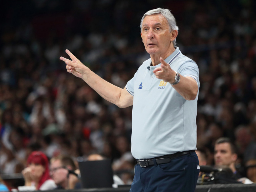 Svetislav Pešić, allenatore dei giocatori di basket serbi del Mundobasket