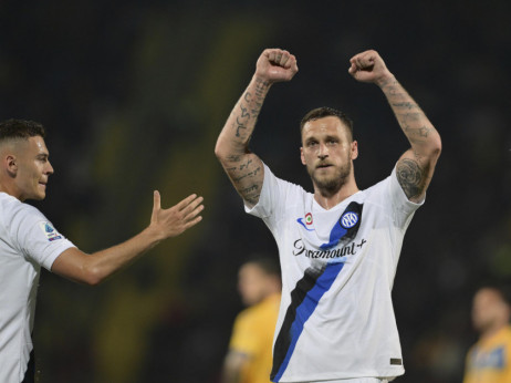 Inter se poigrao sa Frozinoneom i diretkno pomogao Udinezeu i Lazaru Samardžiću