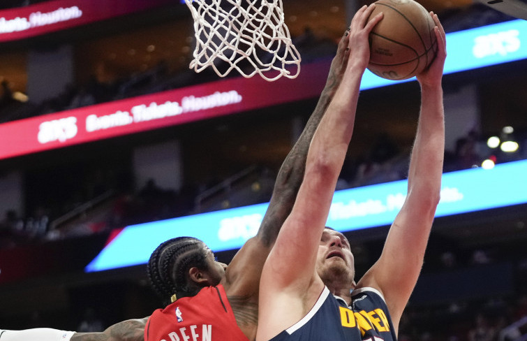 Nikola Jokić je i protiv Hjustona lako izlazio na kraj sa rivalima