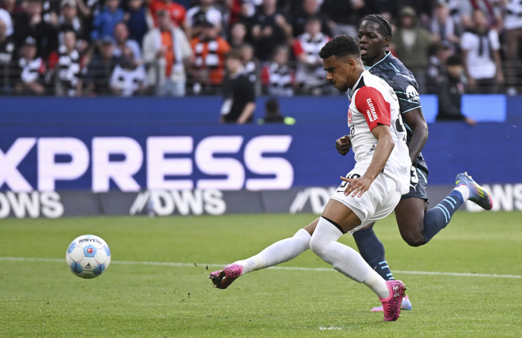 Ansgar Knauf je golovima doveo Ajntraht na treće mesto