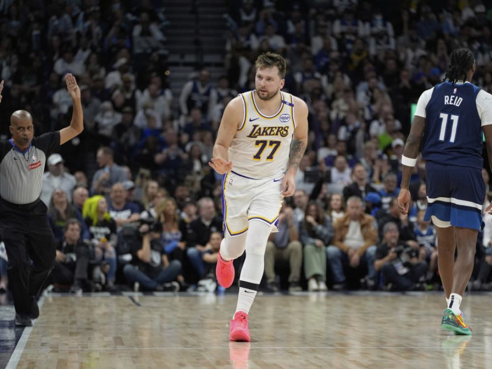 Luka Dončić u dresu Lejkersa