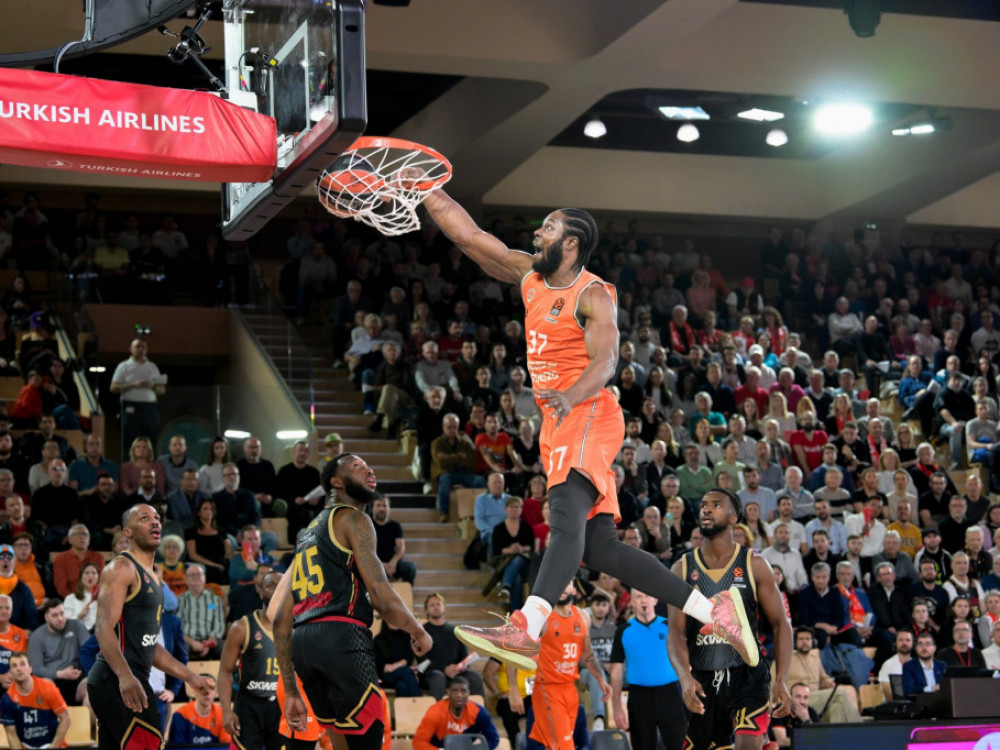 Semi Odželej novo krilo Crvene zvezde