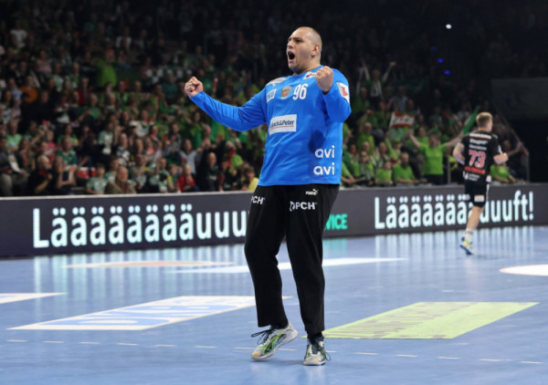 (VIDEO) Neverovatni Banda "zaključao" gol: Milosavljev odbranio pet sedmeraca u prvom delu derbija!