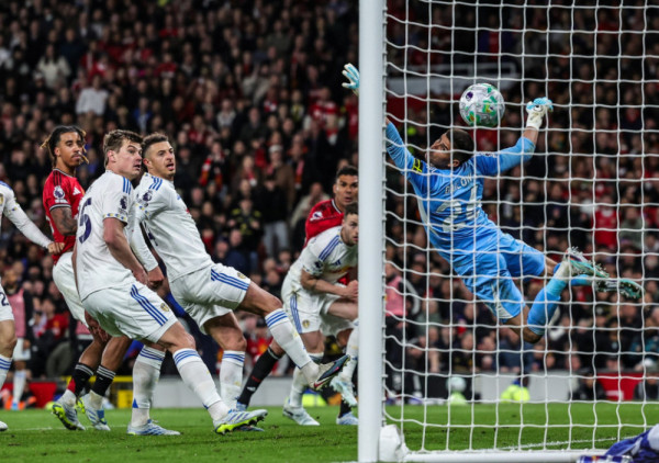 "Derbi ruža" koji nimalo nije razočarao: Junajted sa igračem manje nije mogao da se suprotstavi Lidsu