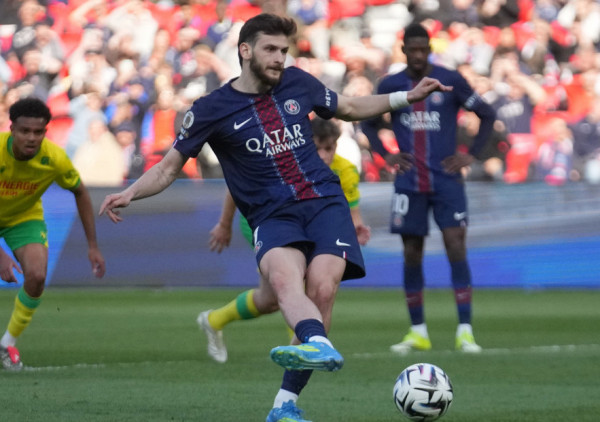 PSŽ lako skratio krila "kanarincima": Sve rešio Kvaratskelija