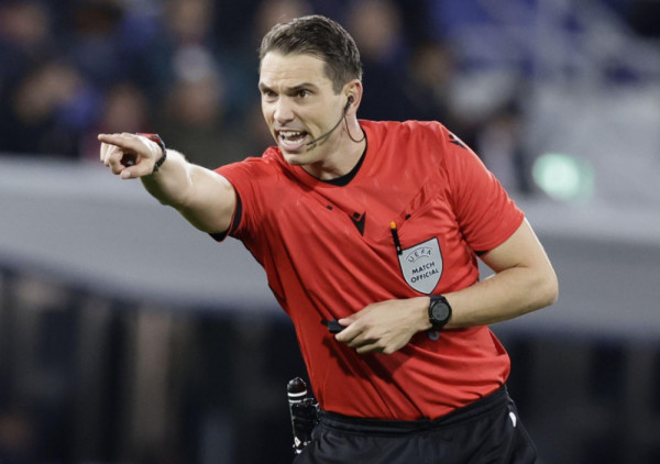 Švajcarac Sandro Šerer sudi prvi meč polufinala LŠ između PSŽ-a i Bajerna