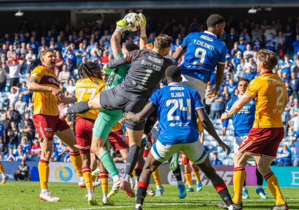 Kiks Rendžersa, Harts ponovo prvi u Škotskoj