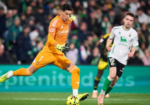 (VIDEO) Šokantne slike iz Španije: Golman Saragose nokautirao igrača Ueske u opštoj tuči