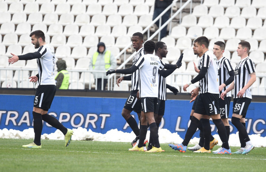 Nema kazne, niti ima mera, ali NEMA ni publike u Humskoj: Tribine puste, ne čuje se pesma