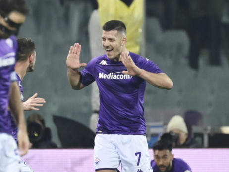 Jović otpao sa spiska: Fiorentina protiv Rapida bez srpskog reprezentativca