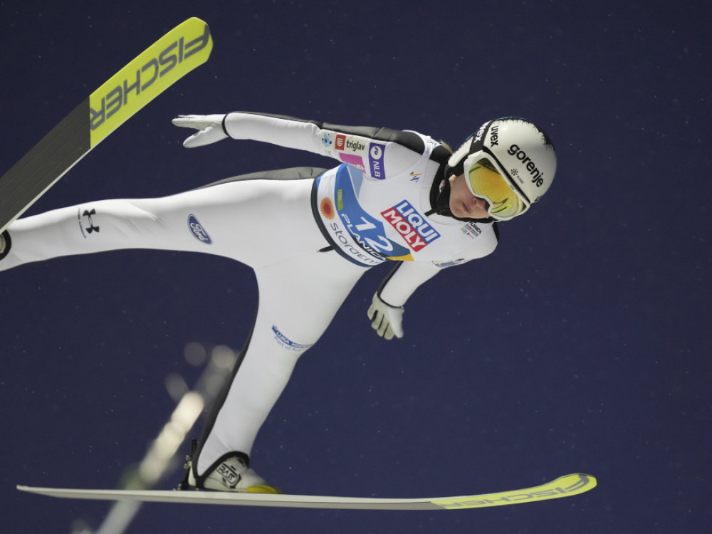 Ema Klinec oborila svetski rekord u skijaškim skokovima
