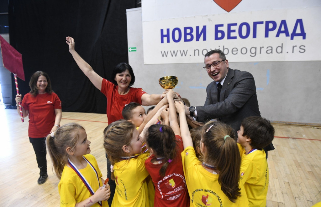 Održan mini atletski miting novobeogradskih vrtića: Direktor Arena Channels Group podelio nagrade mališanima