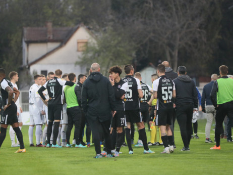 Posle dva prekida, utakmica Čukarički - Partizan je prekinuta i neće biti nastavljena danas već u sredu od 18.00 časova