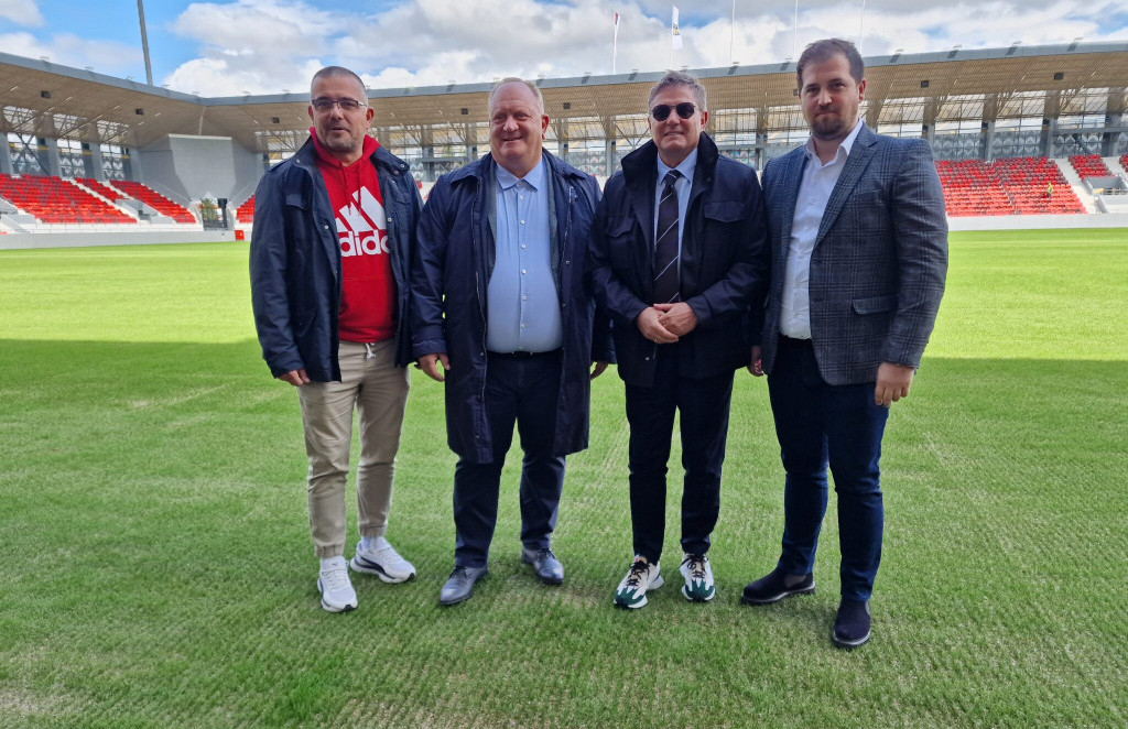 Delegacija FSS obišla nov stadion u Leskovcu: Nedimović i Stojković oduševljeni "Dubočicom"