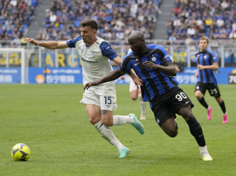 Inter preokrenuo protiv Lacija i tako dao priliku Napoliju da obezbedi titulu