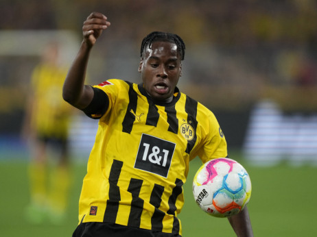 Dortmund bez Binoa-Gitensa u završnici sezone: Mladi Englez obnovio povredu ramena