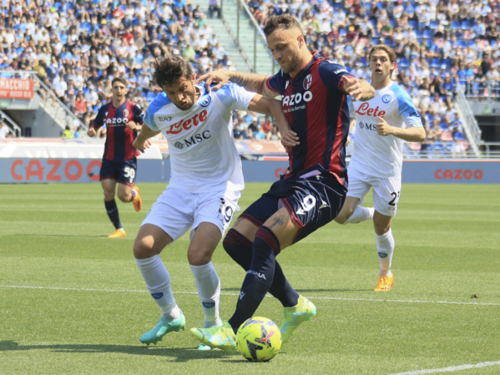 Napoli remizirao u Bolonji: Leće u 101. minuti iz penala do opstanka u eliti