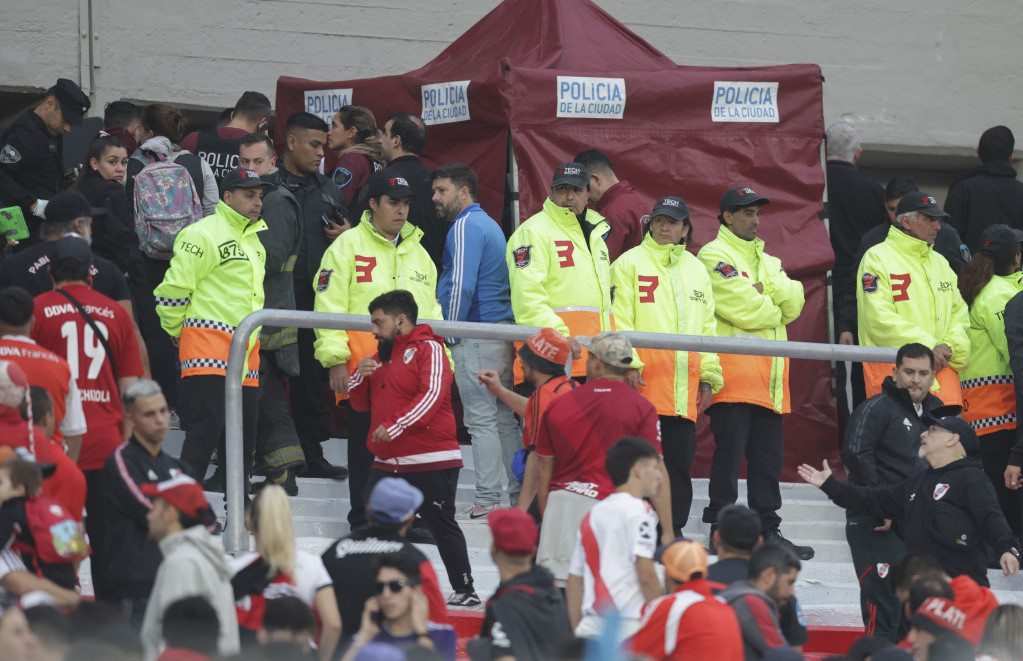 Navijač River Plate poginuo posle pada sa tribine na "Monumentalu"