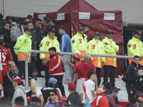 Navijač River Plate poginuo posle pada sa tribine na "Monumentalu"