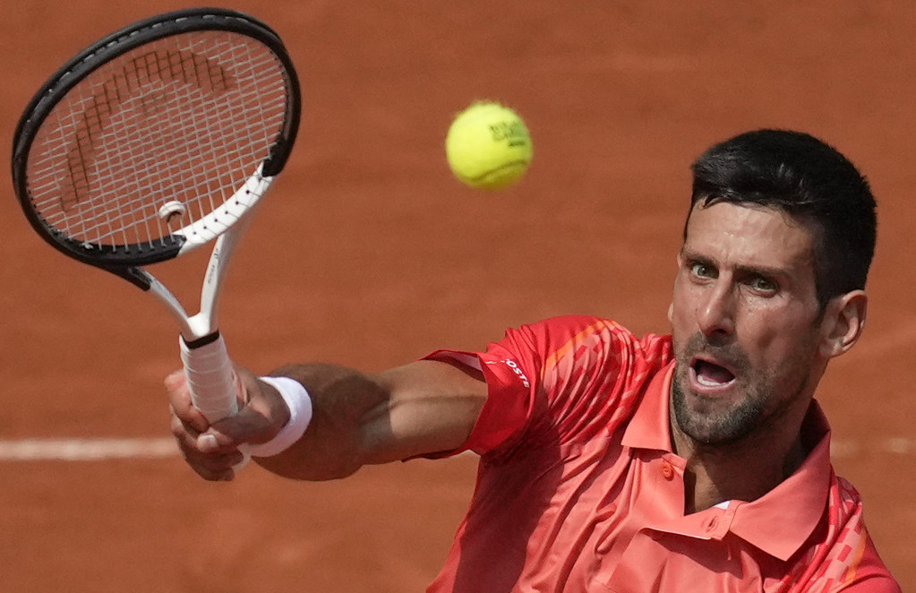(KRAJ) Đoković u finalu Rolan Garosa: Alkaraz osvojio set pa se povredio i više nije bio ozbiljan rival
