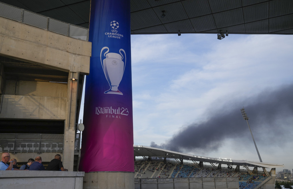 Požar, gužve, kolone pešaka: Istanbul u kolapsu pred početak finala Lige šampiona