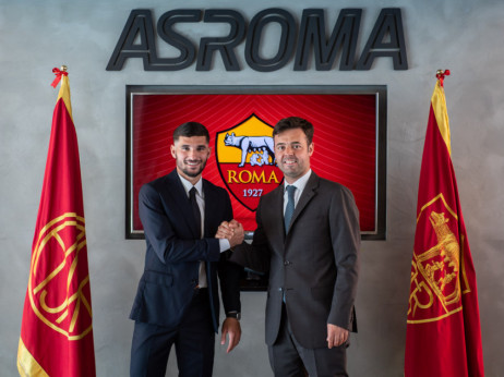 Veliko pojačanje za Murinja: Auar potpisao petogodišnji ugovor sa Romom
