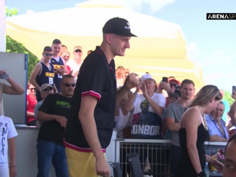 Jokić konačno kod kuće: NBA šampion posle parade u Denveru i provoda u Las Vegasu posetio hipodrom u Somboru