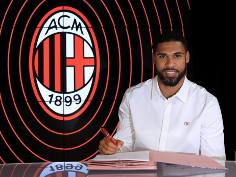 Milan pojačava vezni red: Loftus-Čik potpisao za "rosonere"