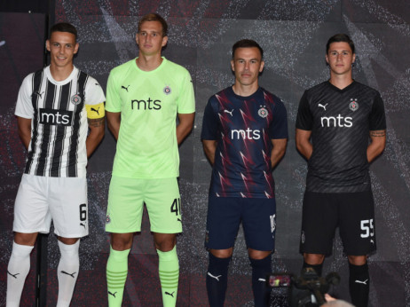 Partizan predstavio dresove za narednu sezonu: Crno-beli ponovo u retro varijanti