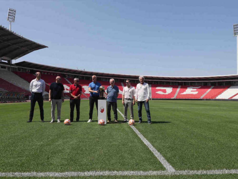 Crvena zvezda ima savremeni "tepih" na stadionu, poput Reala, premijerligaša, PSŽ-a...: Postavljanje novog terena koštalo 660.000 evra