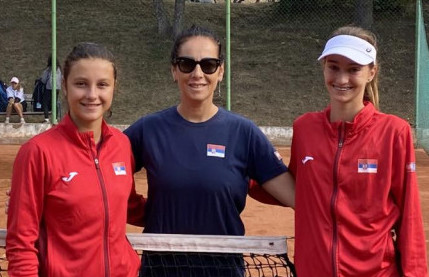 srpska teniserka Luna Vujović (desno na slici)