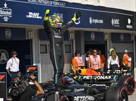 Luis Hamilton iznenadio Verstapena i sa pol pozicije startuje u Hungaroringu