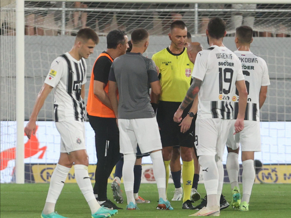 Veliko neznanje i tendeciozno suđenje Mitića: Partizan uperio prst na arbitra meča protiv TSC-a