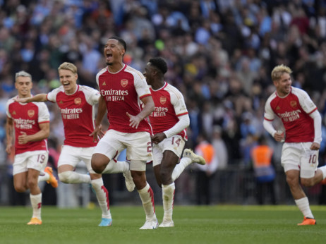 Prvi trofej završio u rukama Arsenala: "Tobdžije" posle penala nadigrale Mančester siti