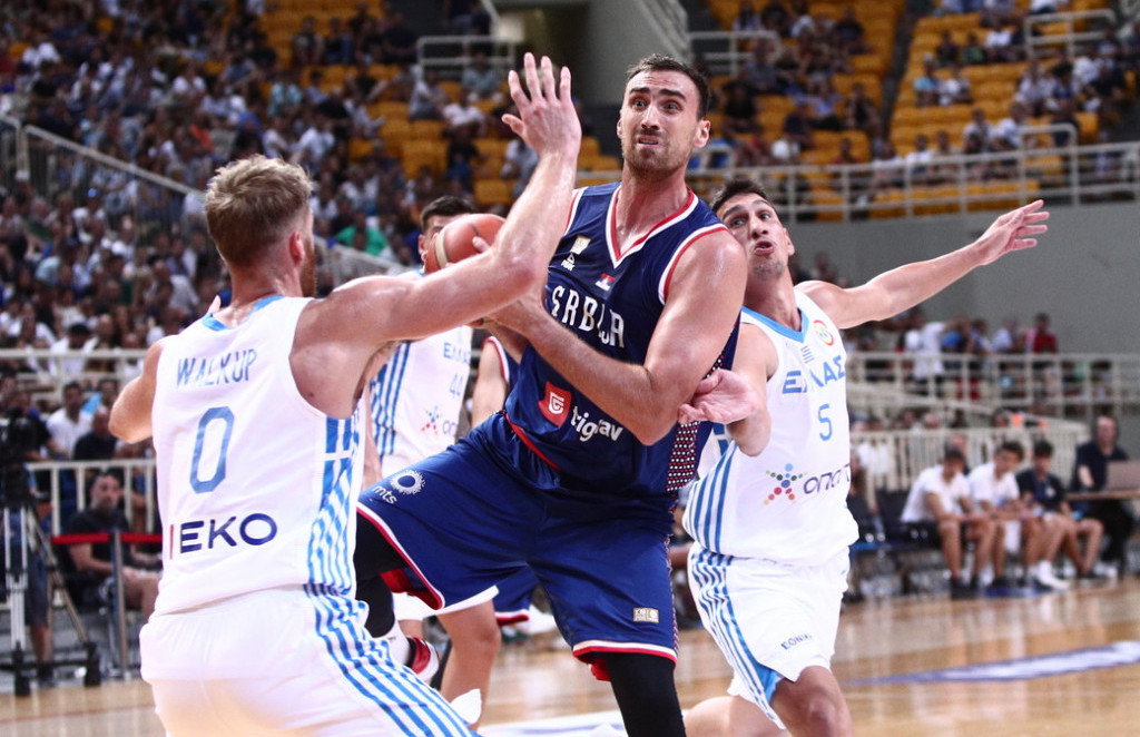 Nikola Milutinov poručio iz Atine: Srbija nije favorit za zlato na Mundobasketu