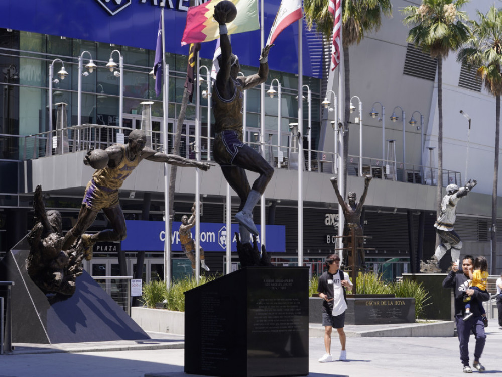 Došao je red i na njega: Kobi Brajant dobija statuu ispred dvorane LA Lejkersa