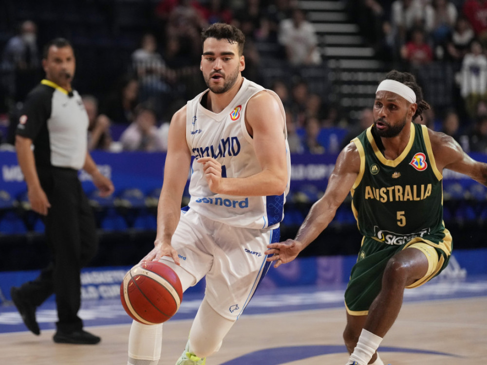 Peti Mils, reprezentativac Australije