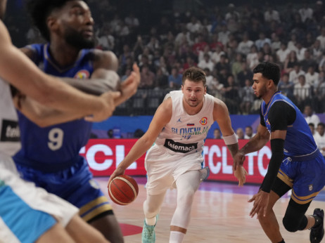 Očekivano uspešna premijera Slovenije: Luka Dončić napunio koš Venecuele na startu Mundobasketa