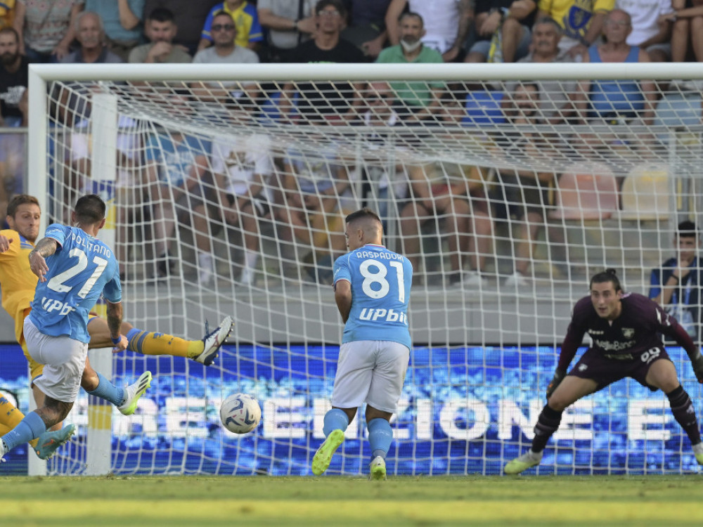 Napoli lupio drugu šampionsku "recku": Sasuolo dva puta vraćen na centar, a mogao je još nekoliko puta