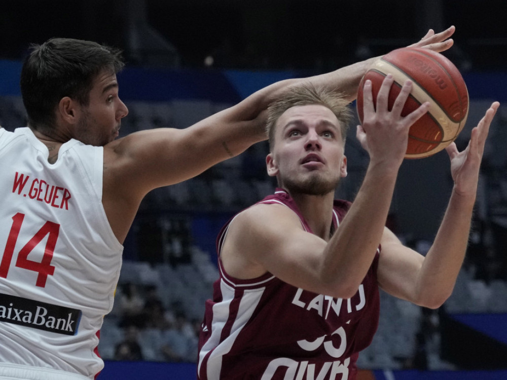 Užasna povreda rekordera sa Mundobasketa: Arturs Žagars u bolovima napustio parket