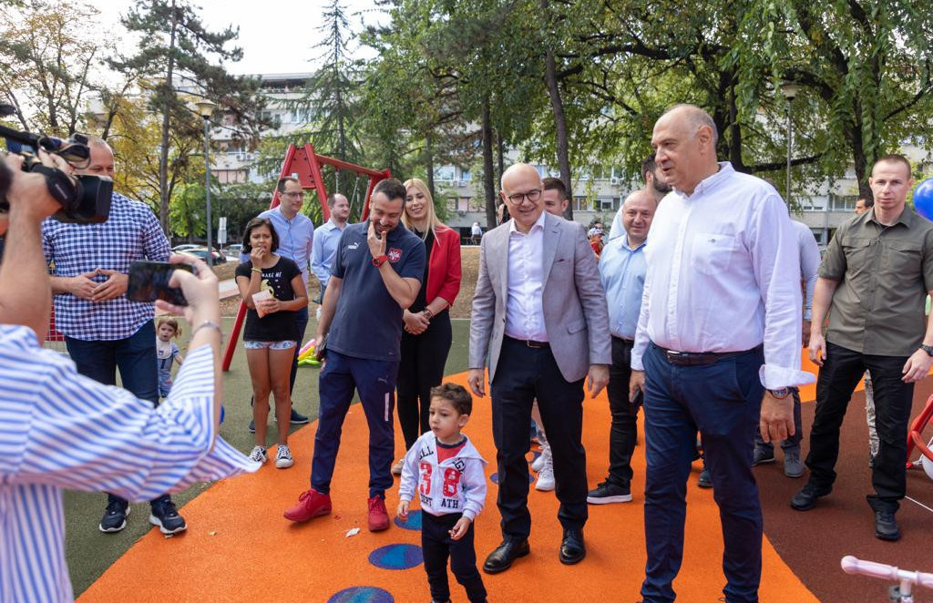 Otvoren rekonstruisani park u Bloku 21 na Novom Beogradu: Miloš Vučević najavio još ovakvih akcija