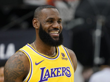 Lebron se možda odrekne 49 miliona evra: Još nije odlučio da li će nastaviti da igra