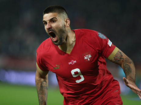 (KRAJ) Srbija - Crna Gora 3:1: Mitrović i Tadić vinuli "orlovi" da polete ka EURO