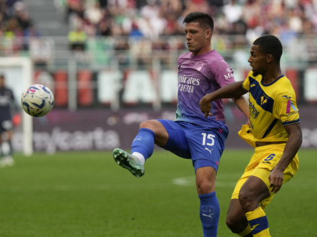 Jović neizvestan za derbi sa Napolijem u nedelju: Napadač Milana doživeo peh pred PSŽ