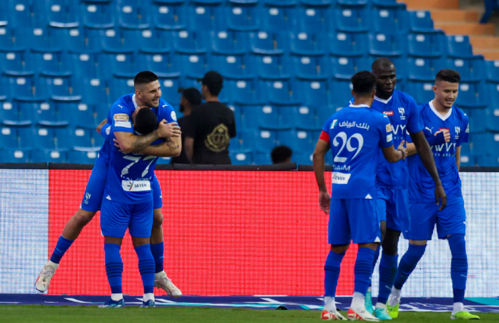Aleksandar MItrović slavi postignut gol sa saigračima protiv Al Tavuna