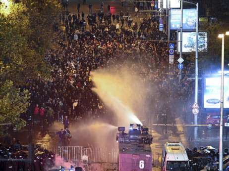 Despodov žali zbog incidenata van stadion: Nama su potrebni navijači na tribinama