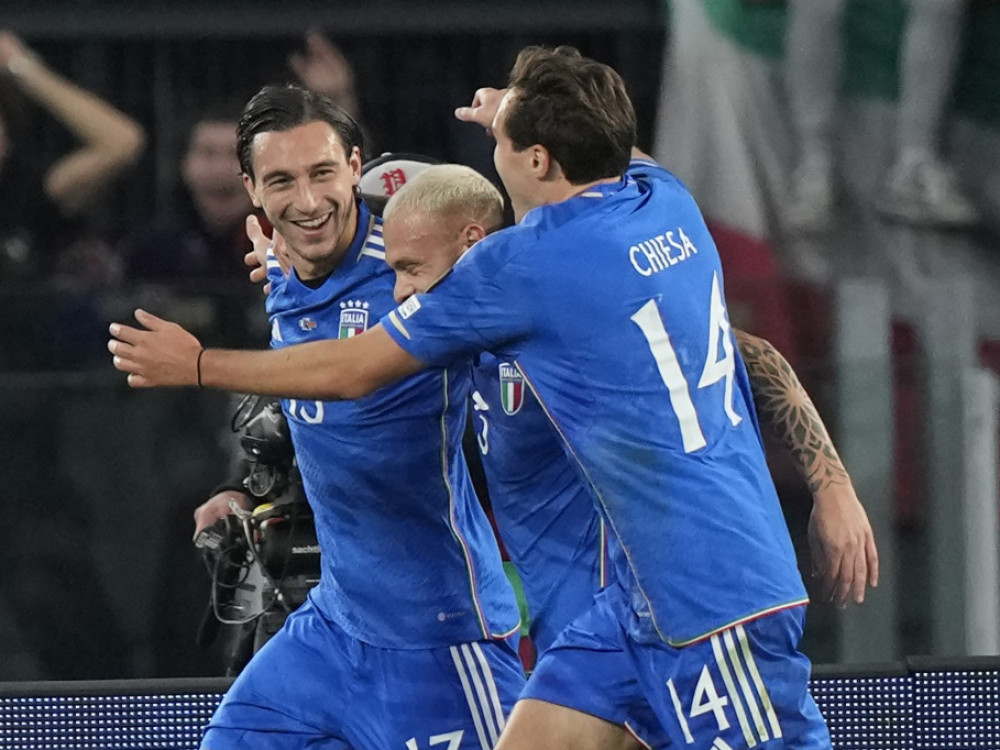 Fudbalski reprezentativci Italije proslavljaju gol