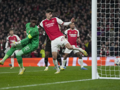Liga šampiona, grupa B: Arsenalova igra mačke i miša sa Lansom, "tobdžije" definitivno ostaju u trci za evropsku titulu