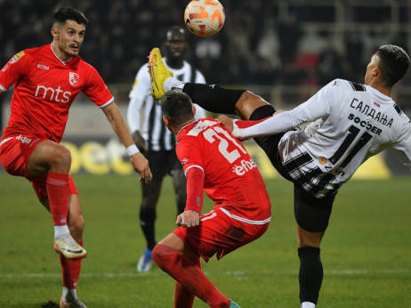 Partizan na nizbrdici: Niški Radnički naneo drugi poraz crno-belima za kratko vreme i ostavio Crvenu zvezdu na vrhu tabele