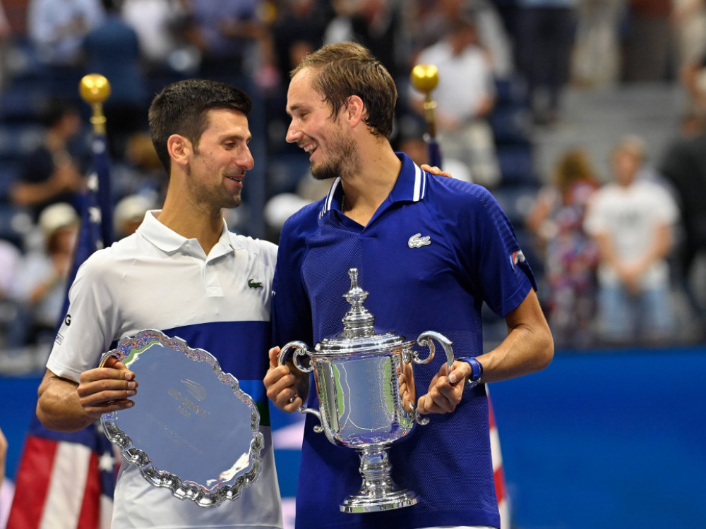 Novak Đoković i danil Medvedev sa trofejima